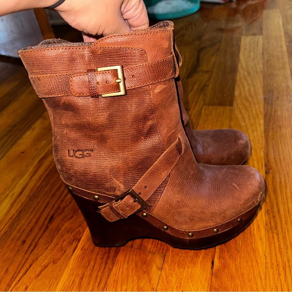 Leather Ugg boots - Picture 3 of 4